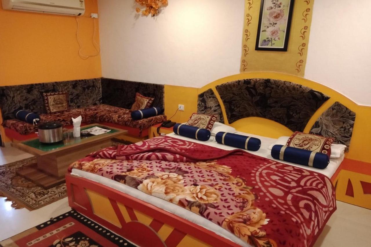 Hotel Prateek Pachmarhi Pachmarhī Kültér fotó